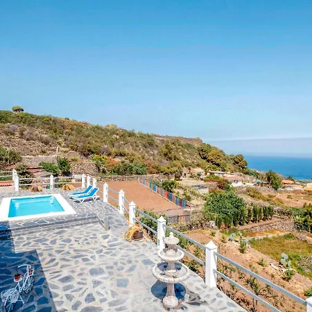 Villa Sleeps 4 With Pool